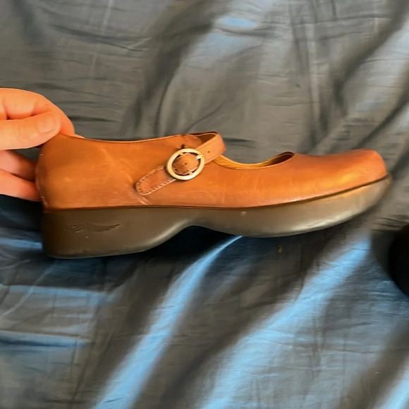 DANSKO FAWNA
BLACK MILLED NAPPA in chocolate brown Mary Jane style. Size 7 - Picture 10 of 16